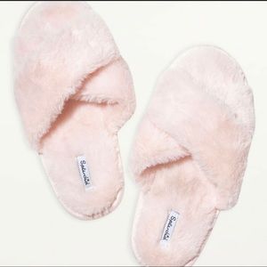 🌸 Fab Fit Fun Splended Slippers M/L NWT